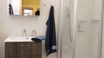 Shower, towels