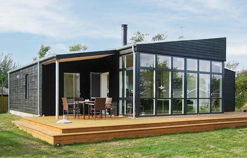 Awesome home in Juelsminde with kitchen