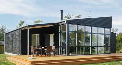 Awesome home in Juelsminde with kitchen