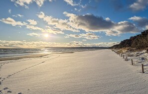 On the beach, fishing - Lovely apartment in Binz with house sea view (Prora/Rügen)