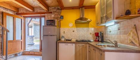 Kühlschrank, Herdplatte, Geschirrspüler