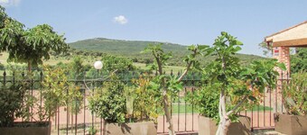 Lovely home in Aldeanue. de la Sierra