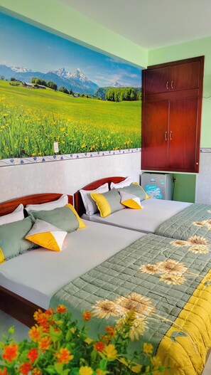 Quadruple Room | Minibar, desk, iron/ironing board, rollaway beds - Thai Quang Hotel (Ho Chi Minh City)