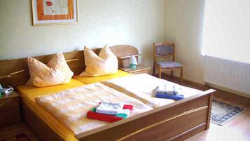 3 slaapkamers, reisbedje, internet, beddengoed