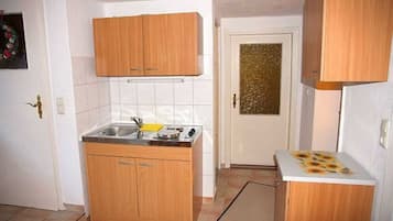 Kühlschrank, Mikrowelle, Ofen, Geschirrspüler