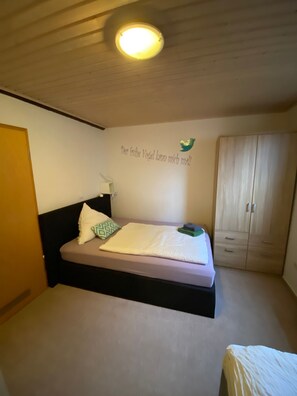 2 bedrooms, travel cot, WiFi, bed sheets