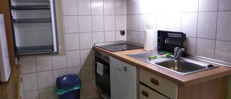 Réfrigérateur, micro-ondes, four, lave-vaisselle