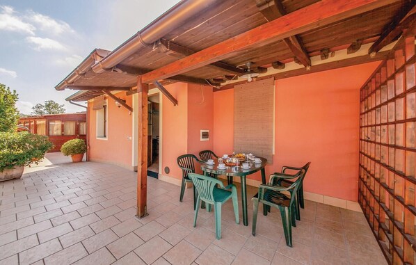 Outdoor dining - Amazing home in Orentano PI with outdoor swimming pool (Orentano PI)