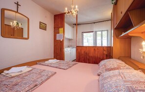 Free WiFi, bed sheets - Awesome apartment in Crikvenica (Crikvenica)
