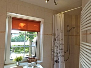 Dutxa, assecador de cabells i tovalloles 