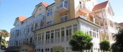 المنشأة من الخارج