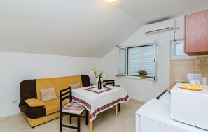 Dining - 1 bedroom awesome apartment in Gruda (Gruda)