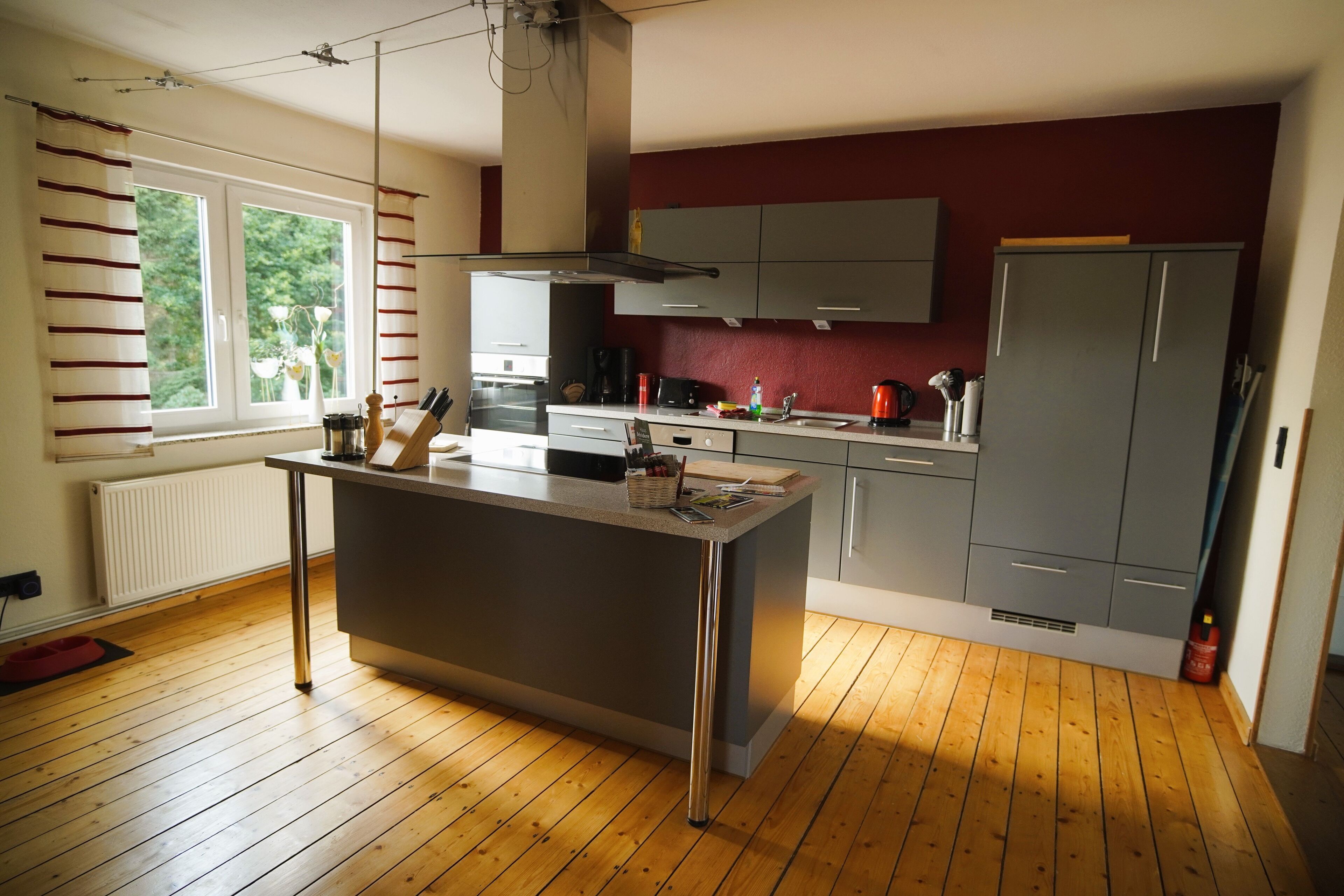 Kühlschrank, Mikrowelle, Ofen, Geschirrspüler