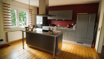 雪櫃、微波爐、焗爐、洗碗機