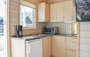 Fridge, stovetop, coffee/tea maker