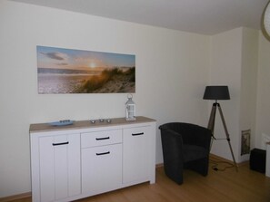 Unclassified image, 2 of 18, button