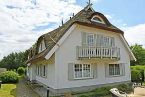 Unclassified image, 5 of 23, button