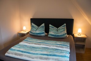 2 bedrooms, travel cot, WiFi, bed sheets