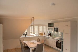 Refrigerador, microondas, horno y lavavajillas 