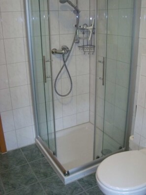 Douche, sèche-cheveux