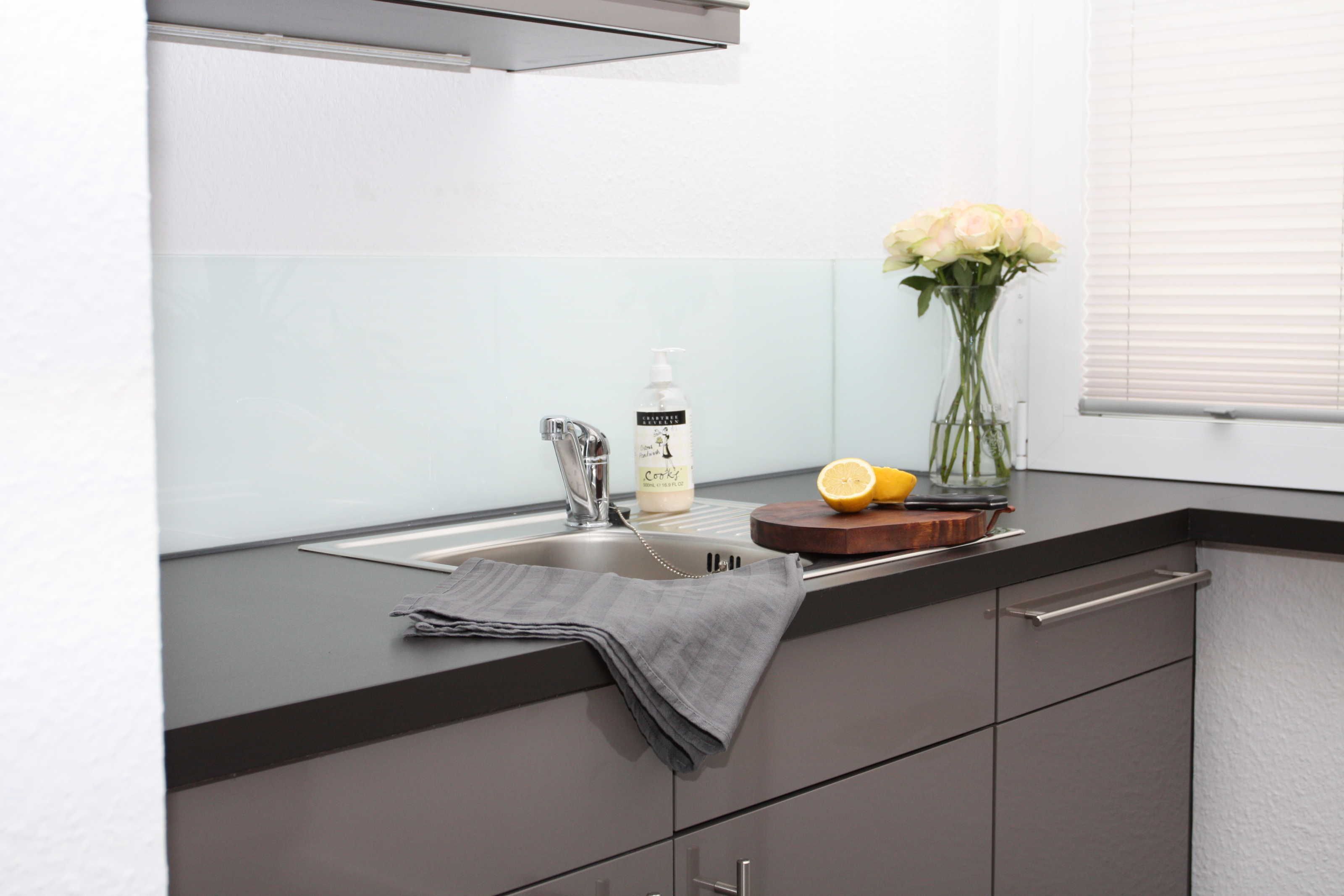 Kühlschrank, Ofen, Geschirrspüler, Hochstuhl