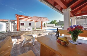 Outdoor dining - Stunning home in Rebici (Rebici)