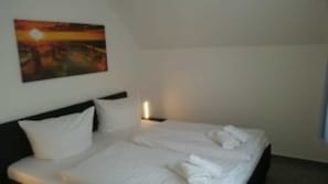 3 bedrooms, travel cot, WiFi