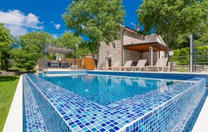 Beheizter Pool
