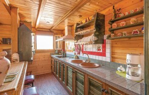 Réfrigérateur, plaque de cuisson, cafetière/bouilloire