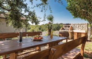 Outdoor dining - Cozy apartment in Kanfanar (Kanfanar)