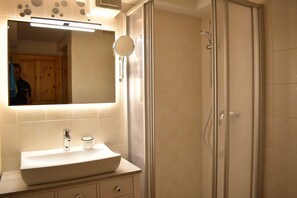 Uklassifisert bilde, 2 av 16, knapp