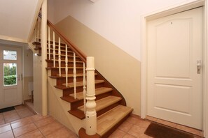 Unclassified image, 4 of 19, button