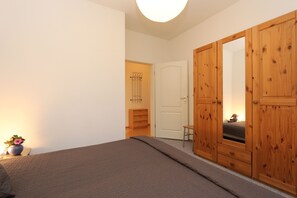 1 Schlafzimmer, Zimmersafe, Bügeleisen/Bügelbrett, Reisekinderbett