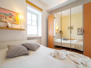 Unclassified image, 4 of 22, button