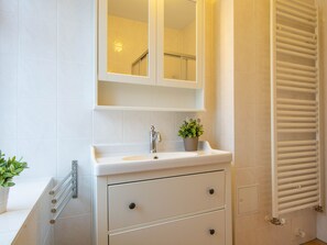 Unclassified image, 5 of 22, button