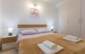 1 bedroom, free WiFi, bed sheets