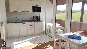 Kühlschrank, Mikrowelle, Ofen, Geschirrspüler