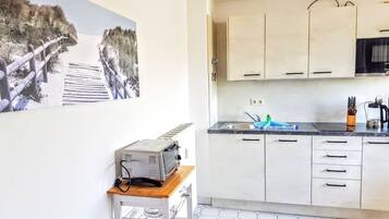 Réfrigérateur, micro-ondes, four, lave-vaisselle