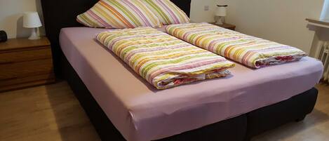 2 chambres, lit parapluie, Wi-Fi, draps fournis