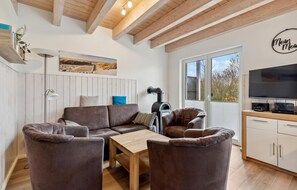 Fernseher, Kamin, DVD-Player
