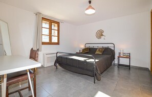 3 slaapkamers, reisbedje, gratis wifi, beddengoed