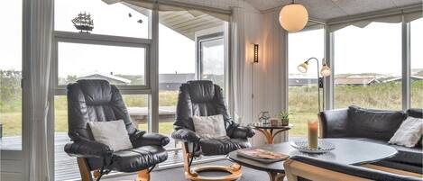 Tv, eldstad och dvd-spelare