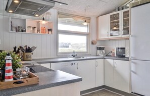 Jääkaappi, liesi, astianpesukone, kahvin-/teenkeitin