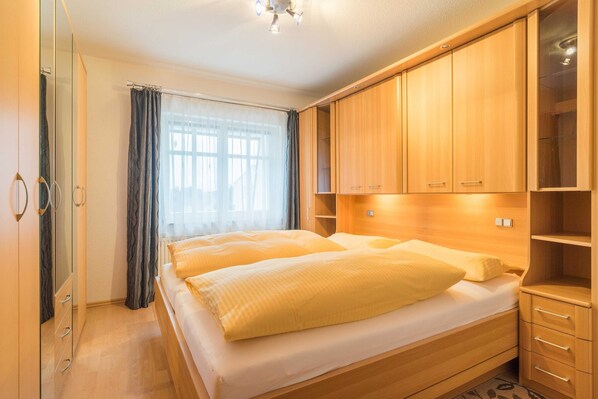 2 bedrooms, WiFi, bed sheets