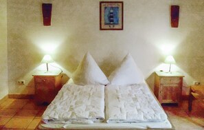 1 bedroom, travel cot, WiFi, bed sheets