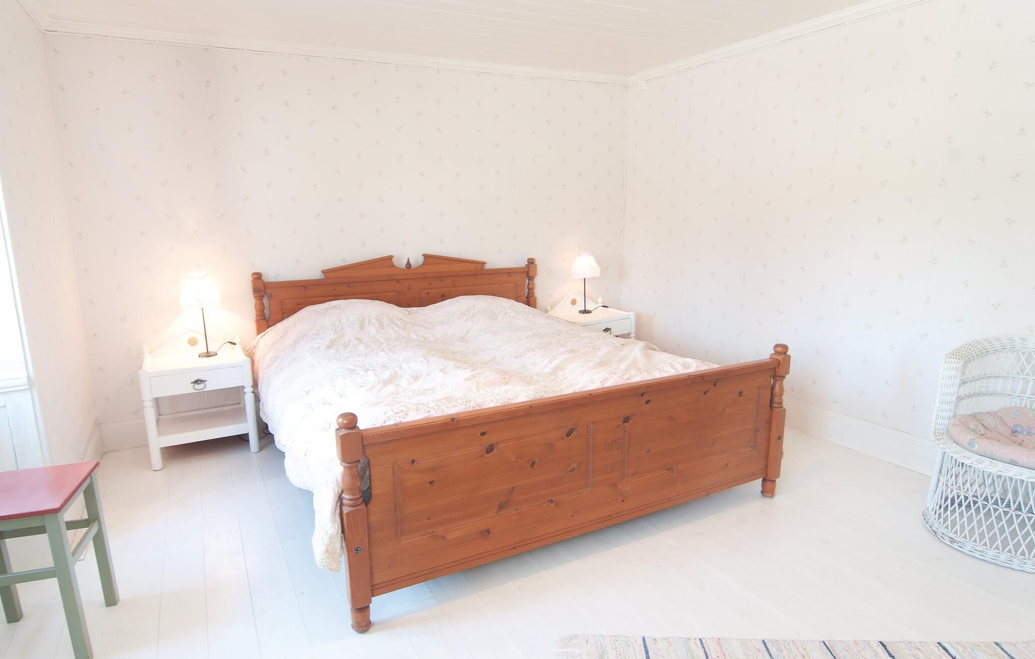 2 Schlafzimmer, Reisekinderbett