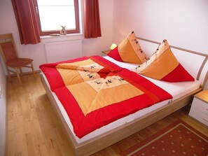 2 quartos, berço de viagem, Wi-Fi, roupa de cama