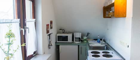 Refrigerador, microondas, horno y periquera