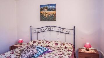 1 bedroom, travel crib, free WiFi