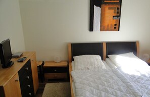 Unclassified image, 4 of 18, button